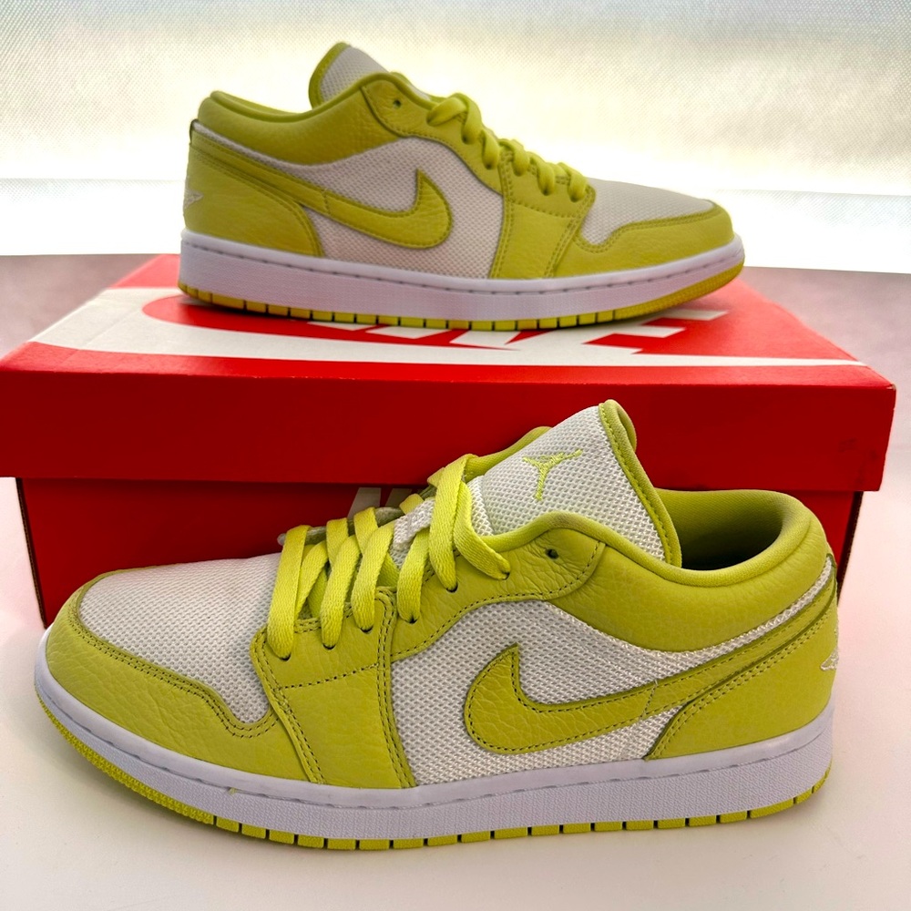Air Jordan 1 Low “Limelight” woman’s Size 11/Mens 9.5